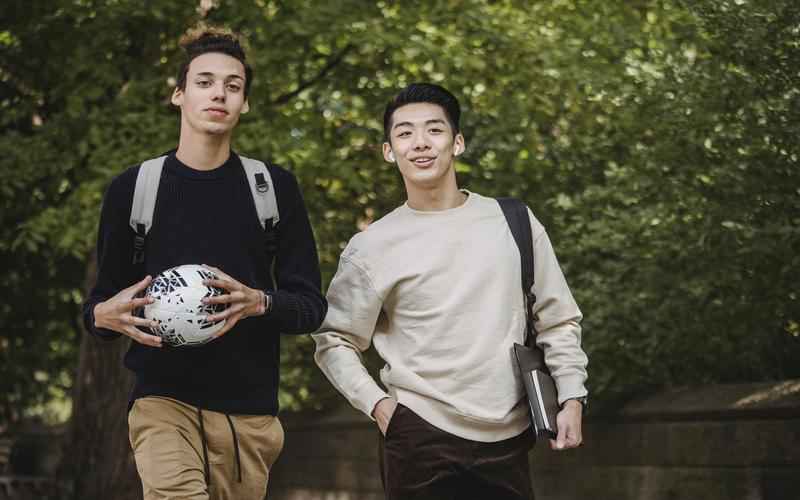 ChatGPT国内合法吗？最新法规释疑