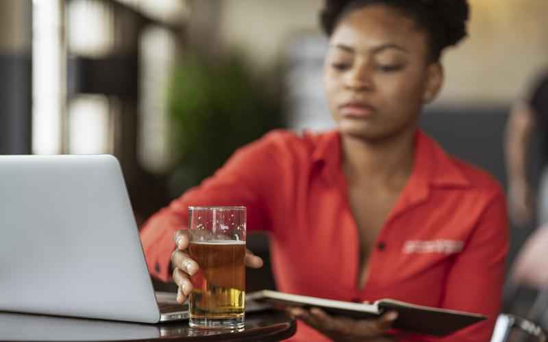 国产对话式 AI 应运而生,引领中文语言处理新纪元 国产对话式 AI 应运而生,引领中文语言处理新纪元