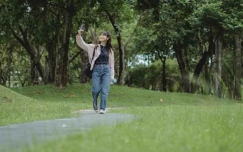 聊天机器人登场，科技界惊叹人工智能崛起，互联网变革